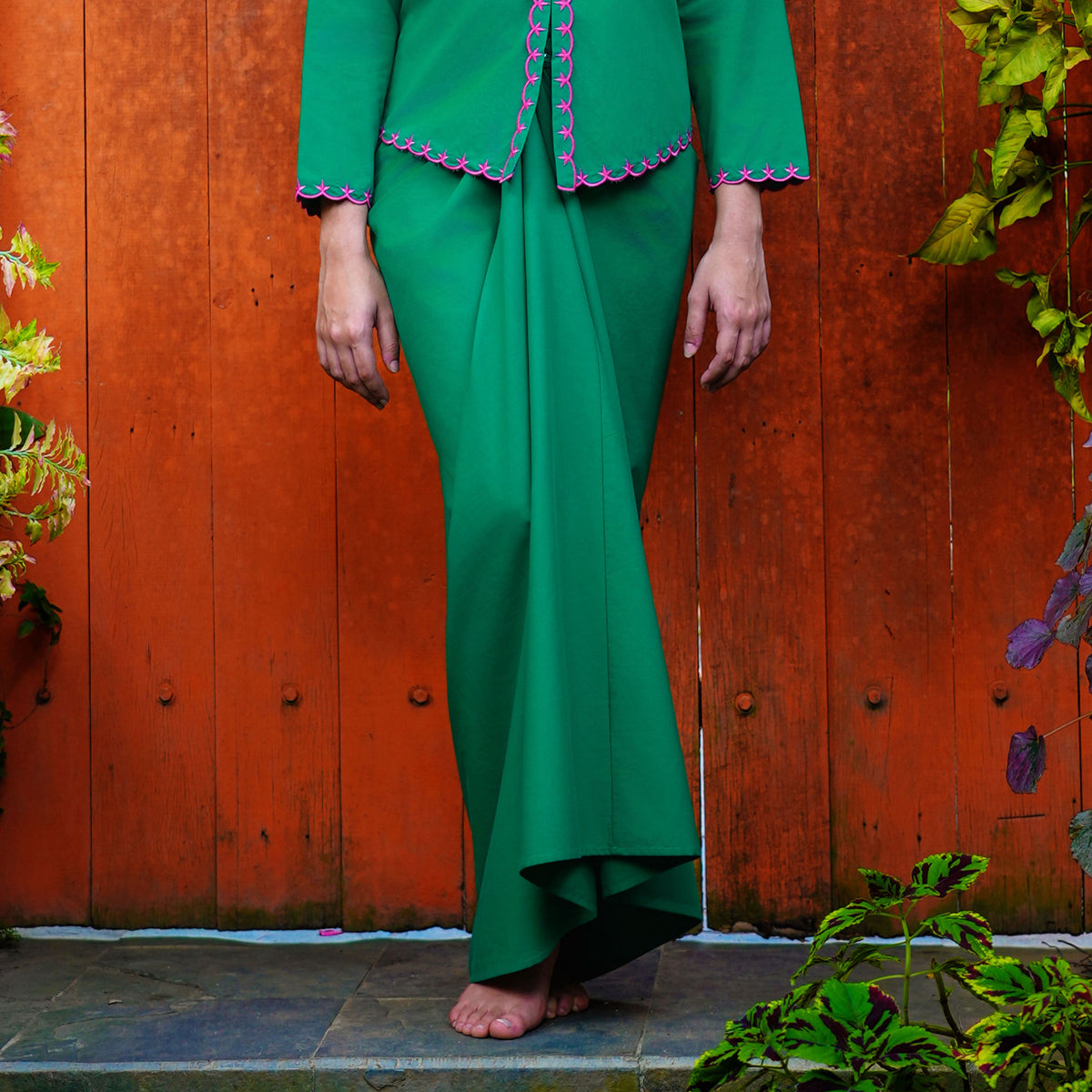 Syomsz Manis pareo sarong in green Tencel, front view