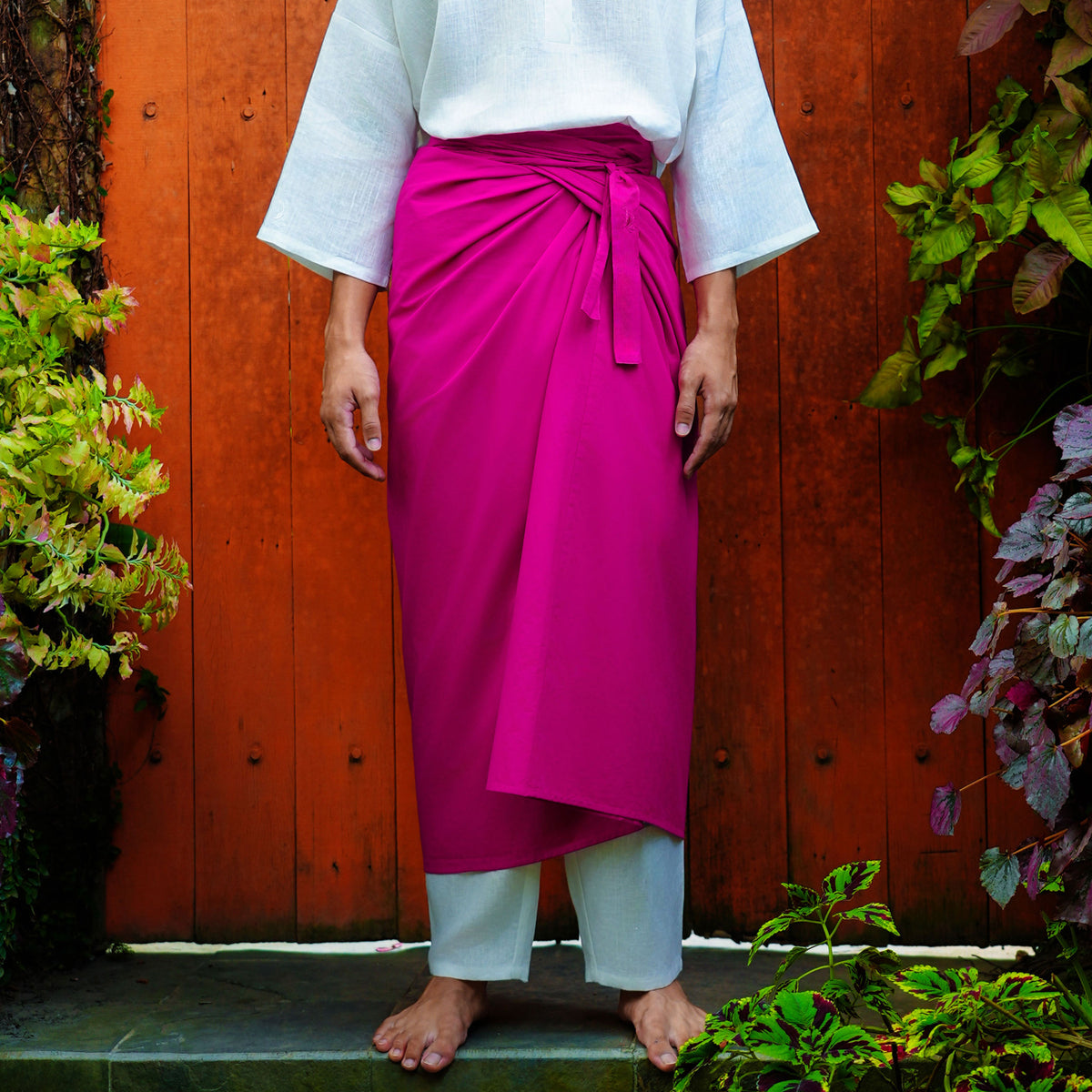Syomsz Manis fuchsia sarong, waist sash detail