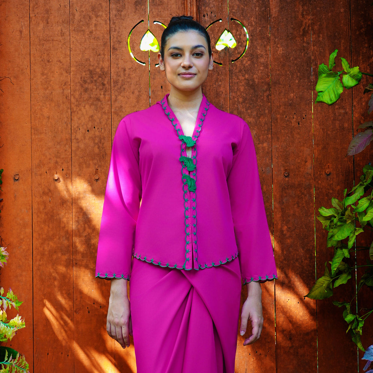 Syomsz Nona embroidered cotton kebaya in fuchsia, front view