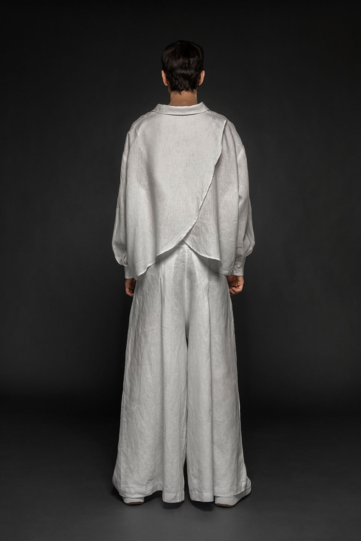 Syomsz white linen Qamis shirt, collar and cuff detail