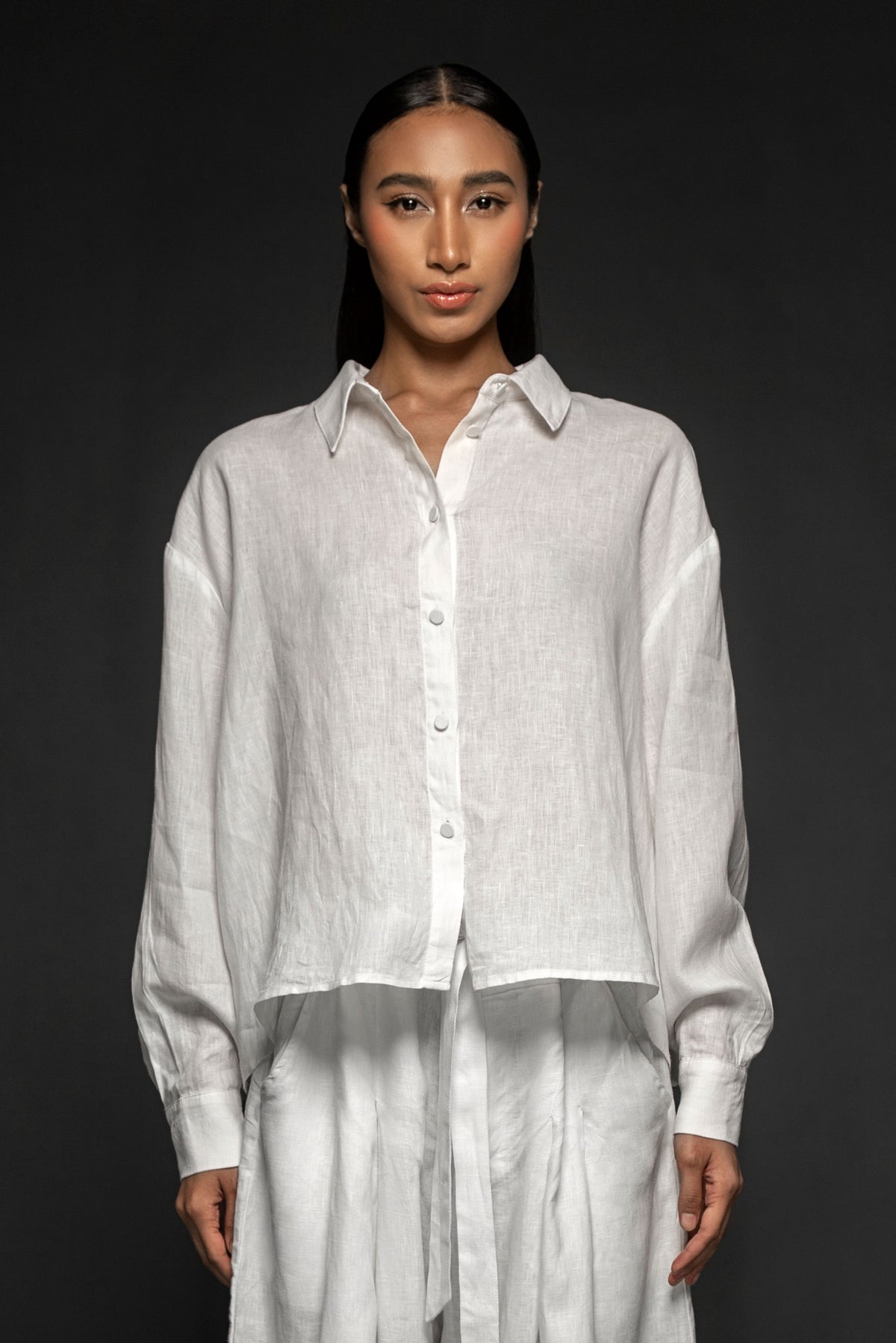 Syomsz white Qamis shirt, overlapped back detail
