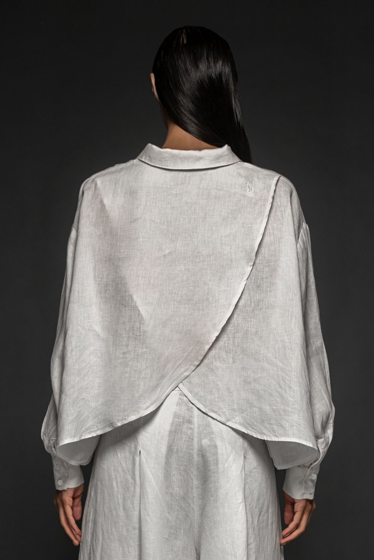 Syomsz white Qamis shirt styled unisex