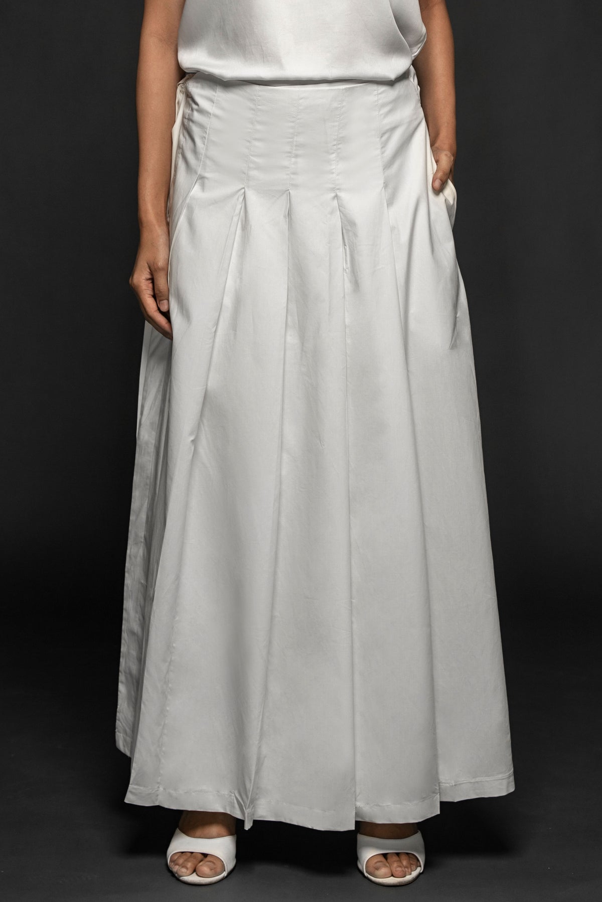 Syomsz milk Sulu wrap skirt, full look
