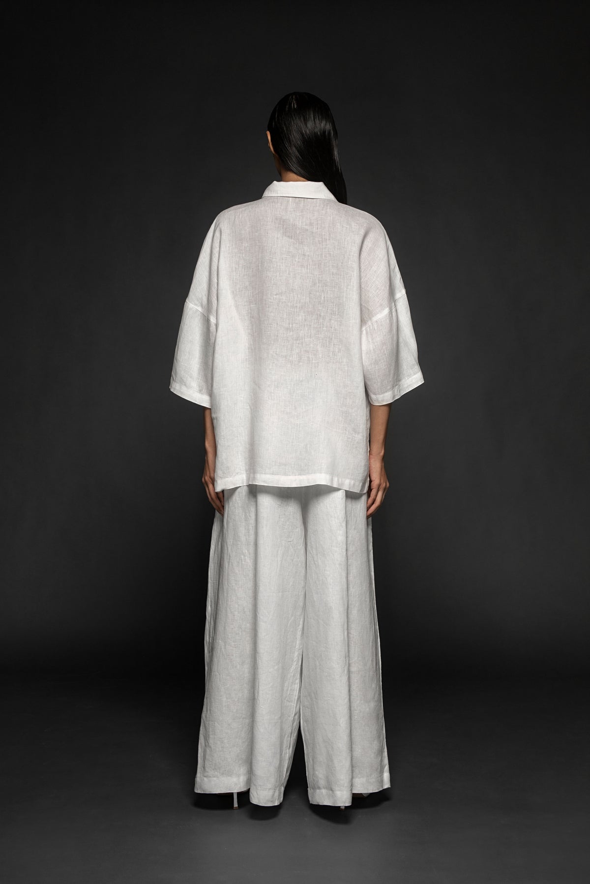 Syomsz Yukata linen shirt in white, side view