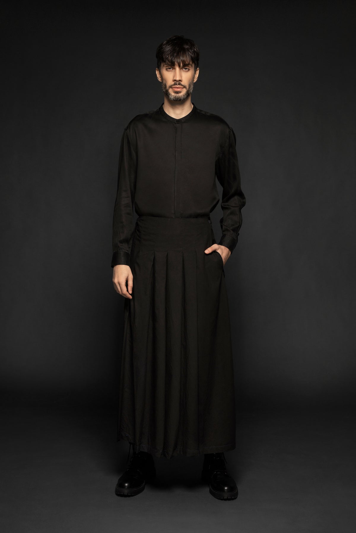 Syomsz black Nehru collar shirt, stand collar detail
