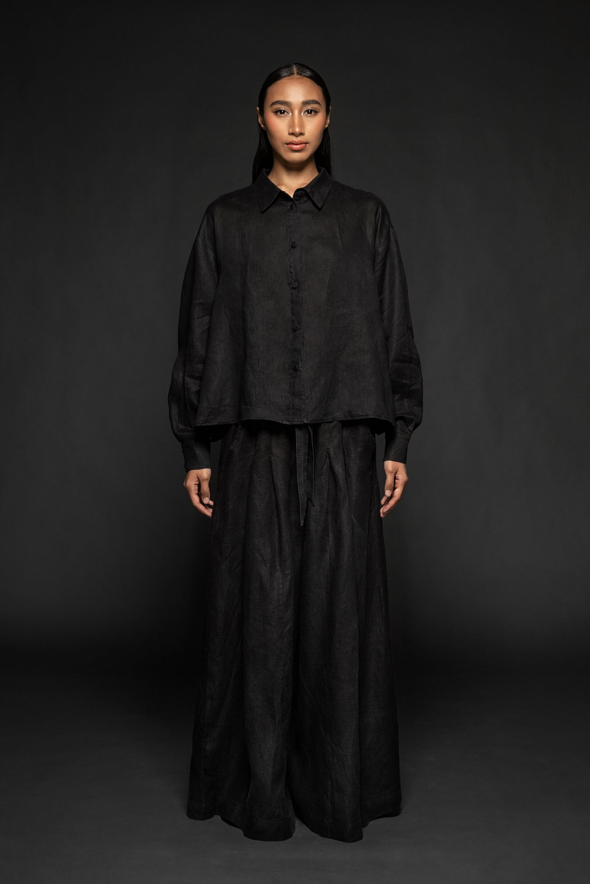 QAMIS BLACK