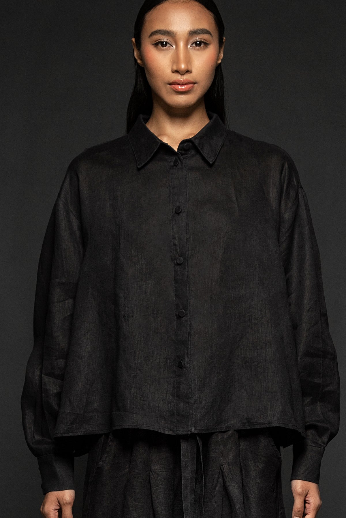 QAMIS BLACK