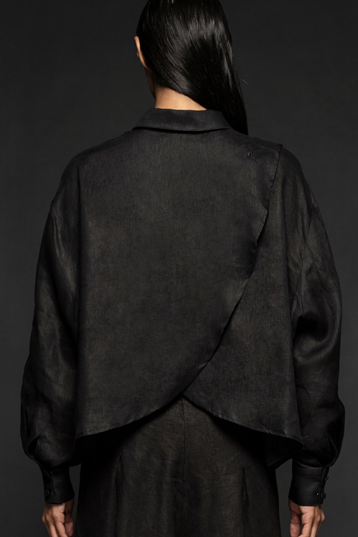 QAMIS BLACK