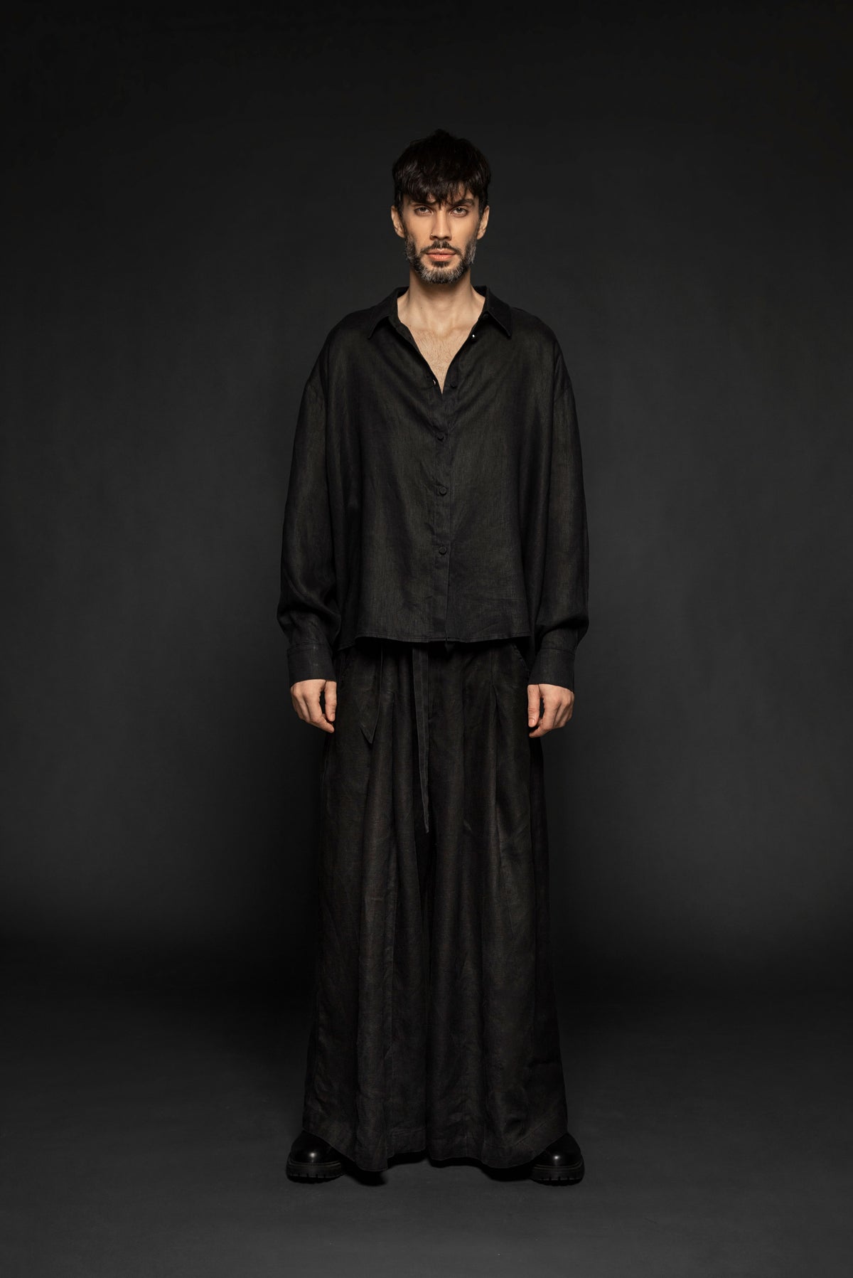 QAMIS BLACK